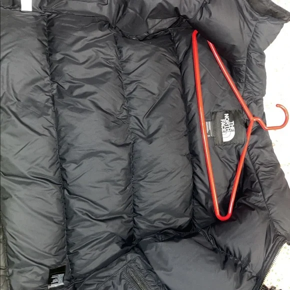hey !! i am trying to sell my brand new north face puffer!!! - Picture 3 of 3